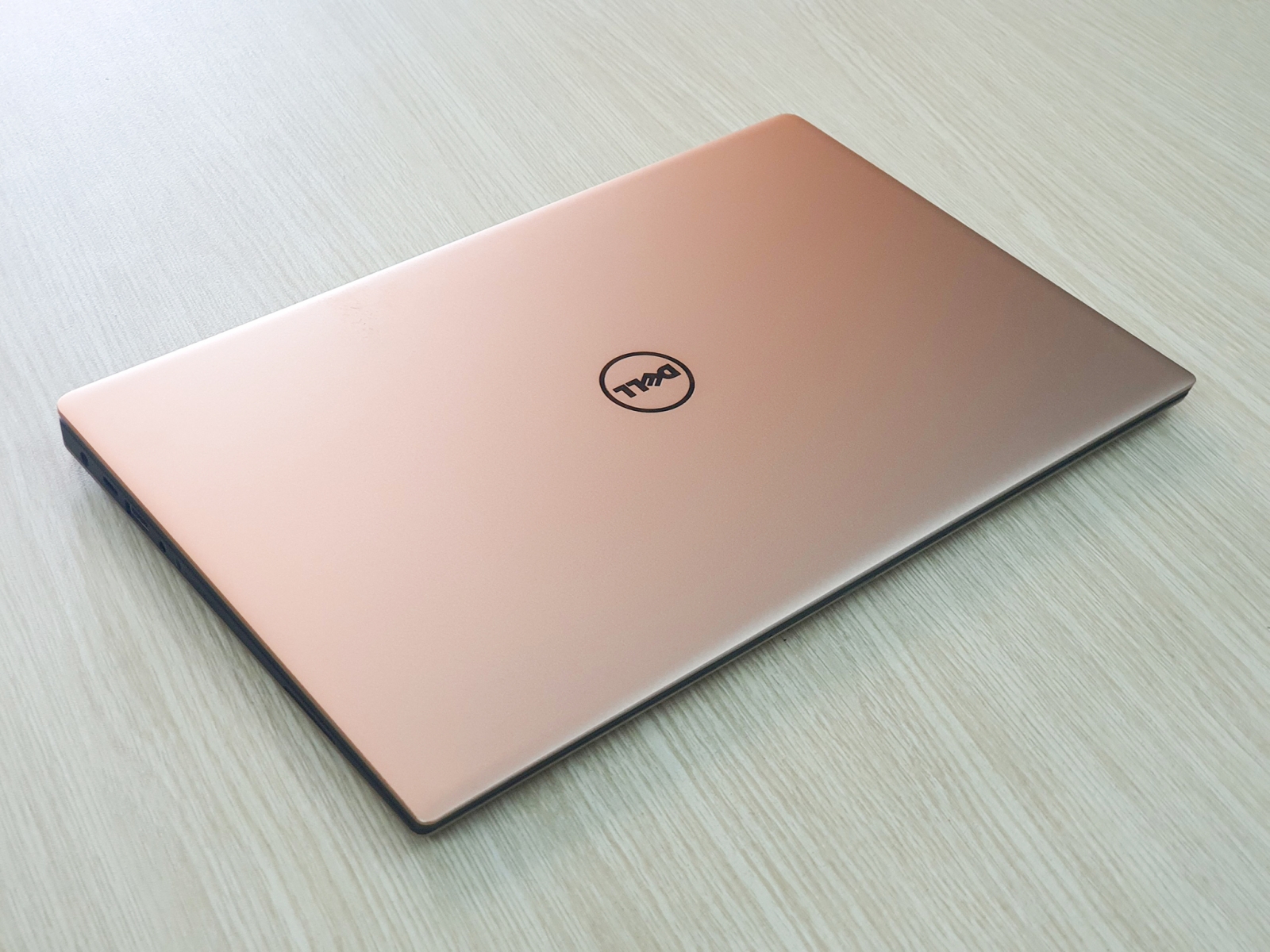 Hình ảnh laptop xách tay dell xps 13 9350 mỏng nhẹ mạnh mẽ và đẳng cấp